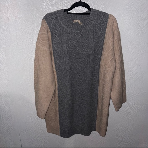 Hem & Thread Dresses & Skirts - Hem & Thread Cable Knit Gray and Beige Colorblock Sweater Dress Size M NWT